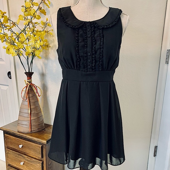 F-21 dress with ruffled front and petaled collar - Picture 2 of 14